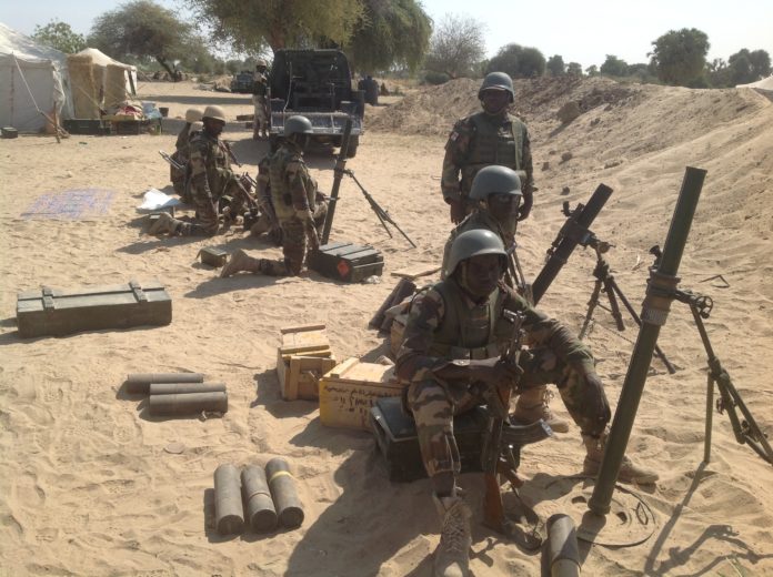 Des soldats nigériens en position au pont Dutchi (Image d’archives) © levenementniger.com