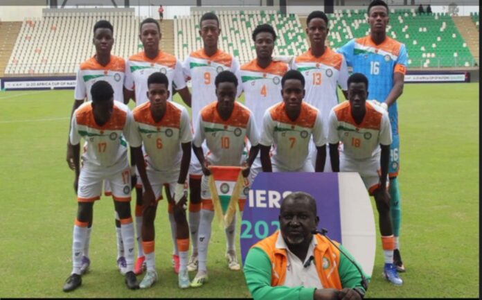 U20 Mena et leur sélectionneur UFOA-B U20 2026