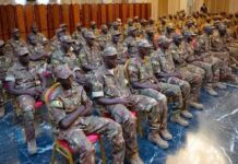 Mali : les 82 soldats libérés honorés par Assimi Goïta à Koulouba